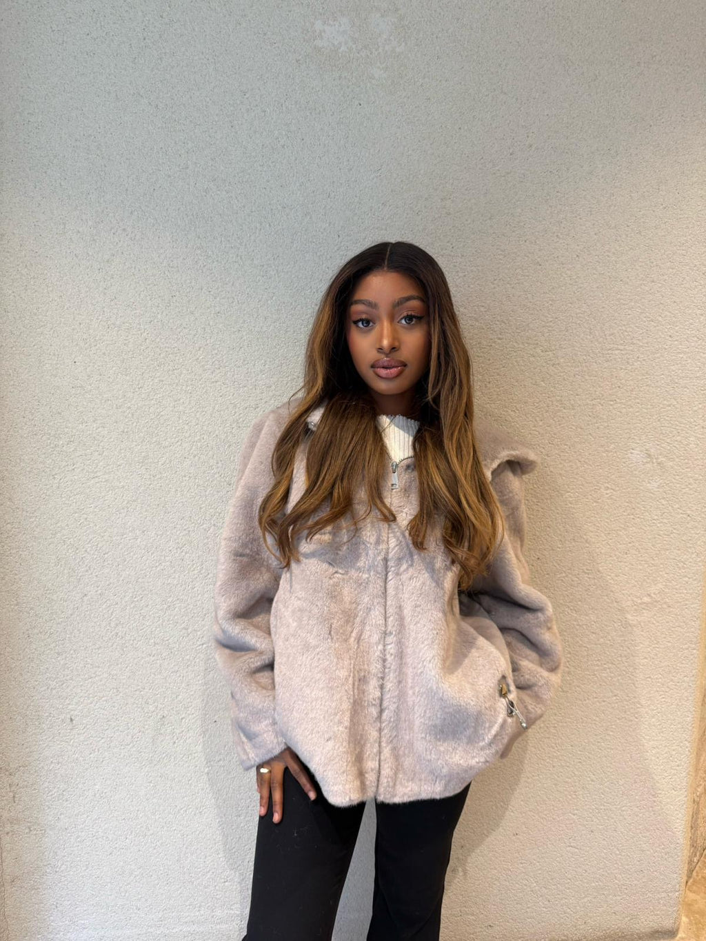 Fourrure à capuche (avec poches fermées)