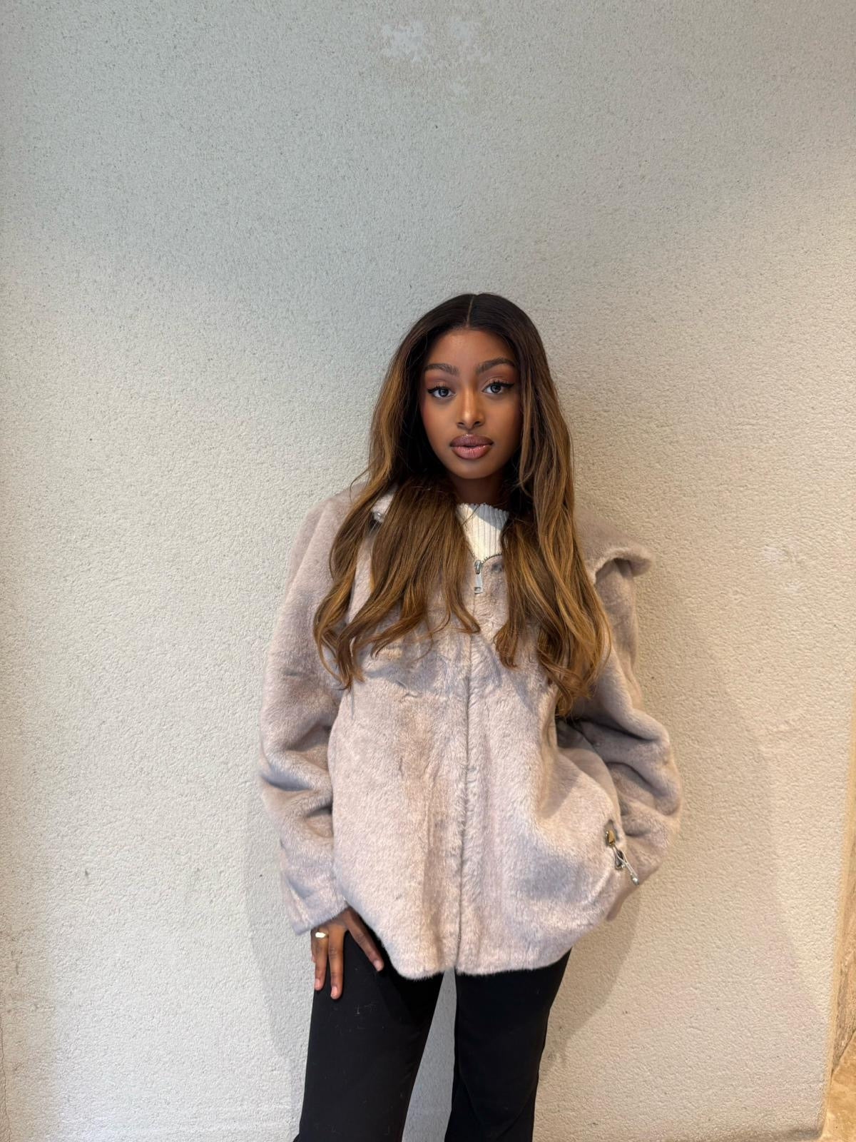 Fourrure à capuche (avec poches fermées)