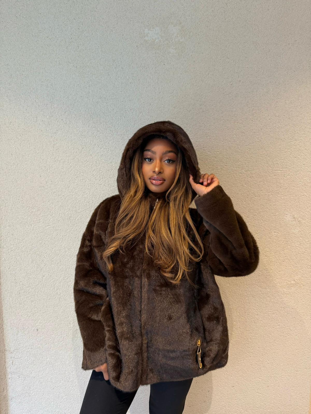 Fourrure à capuche (avec poches fermées)