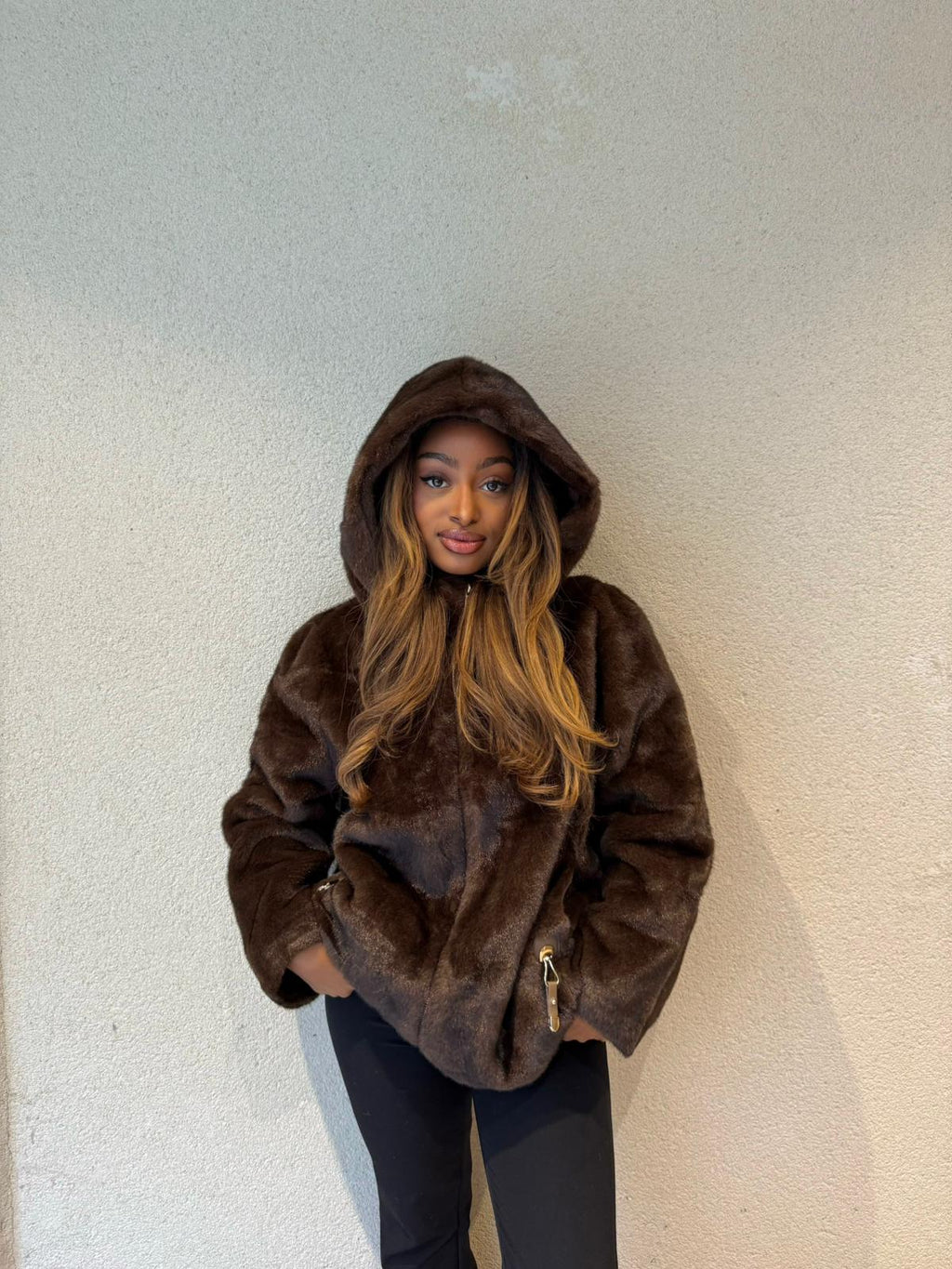 Fourrure à capuche (avec poches fermées)