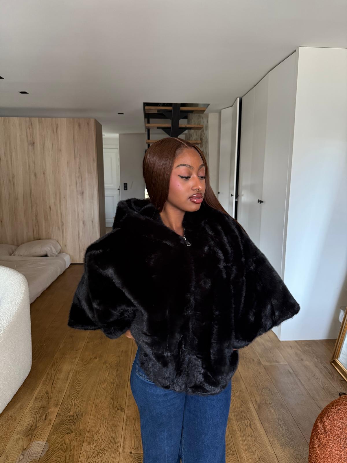 Fourrure à capuche (avec poches fermées)