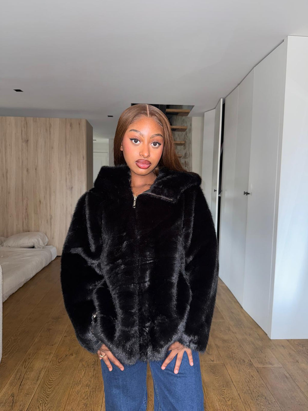 Fourrure à capuche (avec poches fermées)