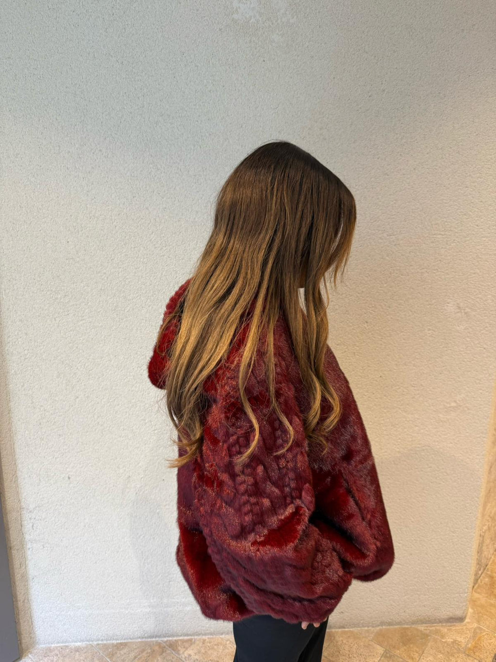 Fourrure à capuche et boutons